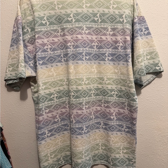 Geometric Patterned T-Shirt - Picture 4 of 4